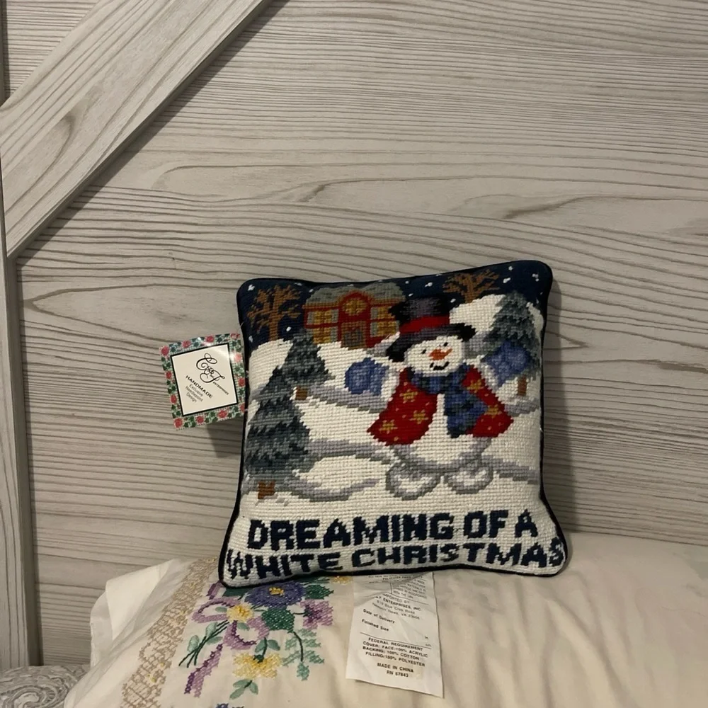 Beautiful Christmas Throw Pillow Needlepoint Frosty Snowman
